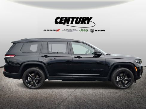 Used 2023 Jeep Grand Cherokee L Laredo AWD/4WD image 2