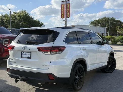 Used 2019 Toyota Highlander SE AWD/4WD image 3