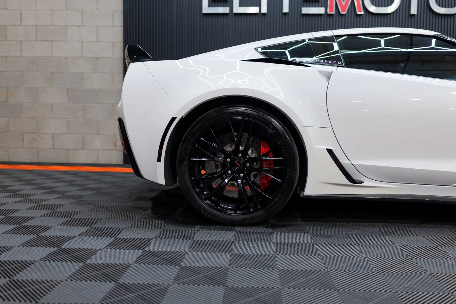 Used 2016 Chevrolet Corvette Z06 w/ Z07 Performance Package RWD image 11