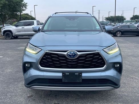 Used 2023 Toyota Highlander Platinum AWD/4WD image 2