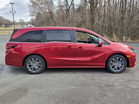 New 2026 Honda Odyssey Touring image 2