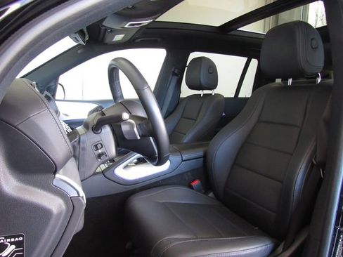 Used 2025 Mercedes-Benz GLS 450 4MATIC image 10