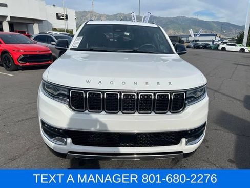 Used 2023 Jeep Wagoneer Series III w/ Preferred Equipment Group AWD/4WD image 11