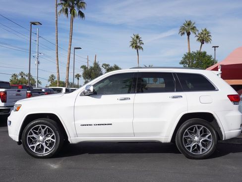 Used 2020 Jeep Grand Cherokee Overland image 2