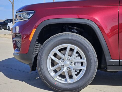 New 2026 Jeep Grand Cherokee Laredo image 11