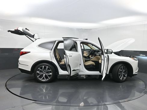 Used 2023 Acura MDX w/ Technology Package FWD image 42