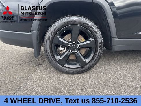 Used 2023 Jeep Grand Cherokee L Limited w/ Black Appearance Package AWD/4WD image 6