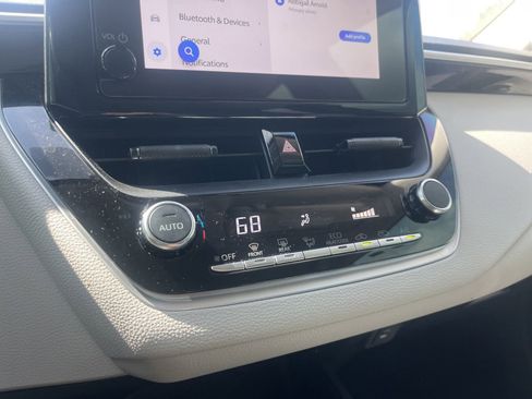 Used 2025 Toyota Corolla LE FWD image 13