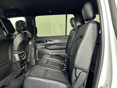 Used 2022 Jeep Wagoneer Series III w/ Rear Seat Video Group 1 AWD/4WD image 19