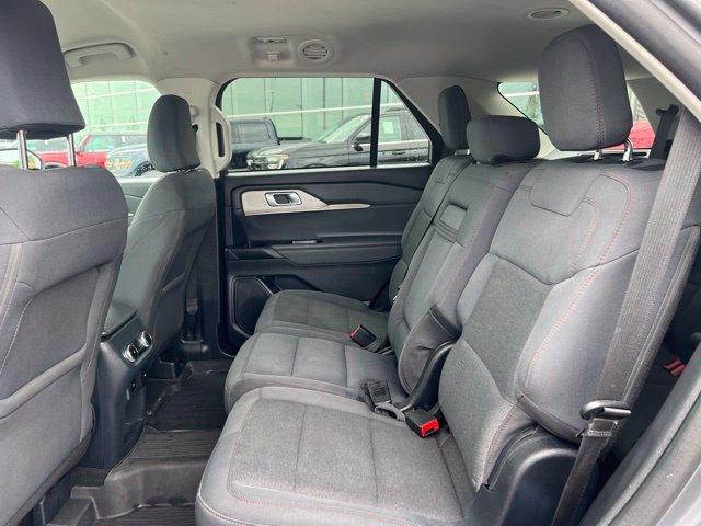 Used 2025 Ford Explorer Active AWD/4WD image 19