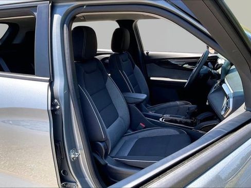 Used 2025 Chevrolet TrailBlazer LT AWD/4WD image 19
