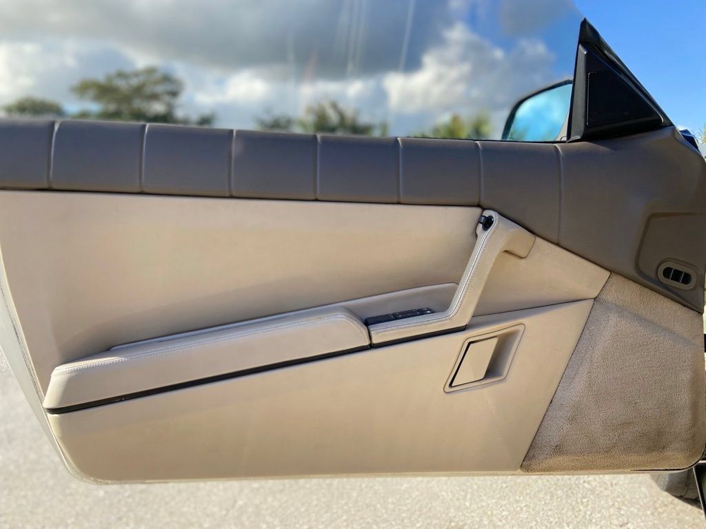 Used 1993 Cadillac Allante FWD image 19