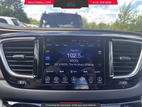 Used 2017 Chrysler Pacifica Touring-L Plus FWD image 11
