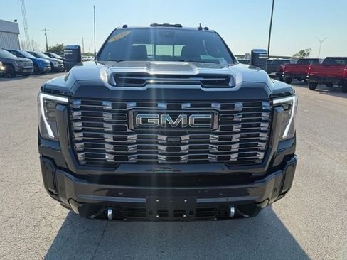 Used 2025 GMC Sierra 3500 Denali Ultimate image 9