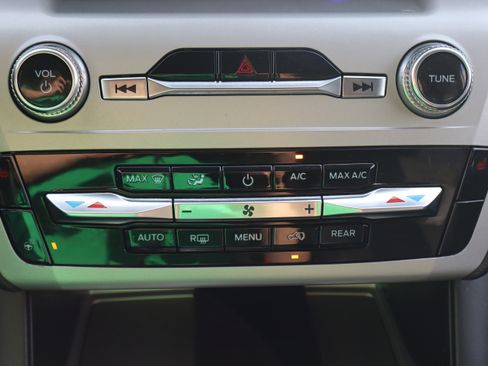 Used 2023 Ford Explorer XLT w/ Equipment Group 202A image 25