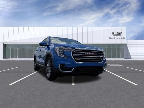 Used 2024 GMC Terrain SLT w/ Tech Package FWD image 8