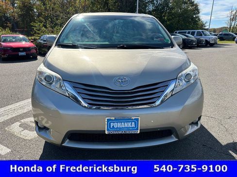 Used 2017 Toyota Sienna XLE Premium image 9