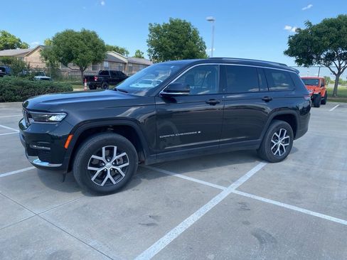 Used 2023 Jeep Grand Cherokee L Limited AWD/4WD image 3