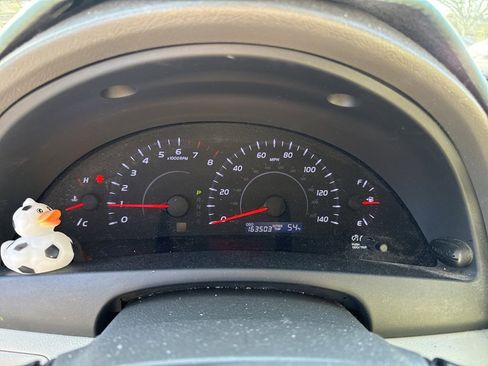 Used 2010 Toyota Camry LE image 6