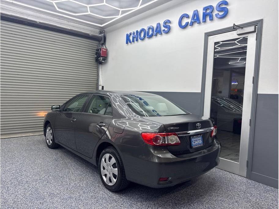 Used 2013 Toyota Corolla LE FWD image 3