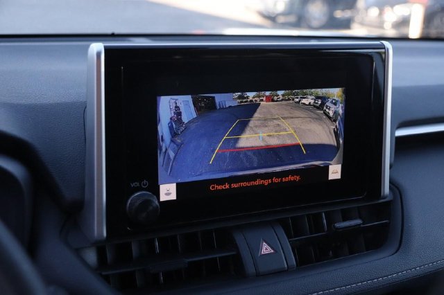 Used 2025 Toyota RAV4 XLE AWD/4WD image 17