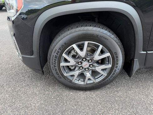 Used 2023 GMC Acadia SLT w/ Technology Package FWD image 9