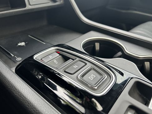 Used 2025 Honda Pilot Elite image 16