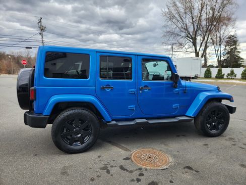 Used 2014 Jeep Wrangler Unlimited Sahara AWD/4WD image 18