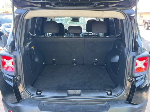 Used 2020 Jeep Renegade Latitude FWD image 13