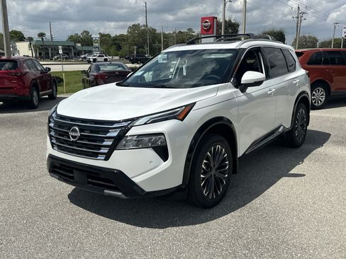 New 2026 Nissan Rogue Platinum image 3
