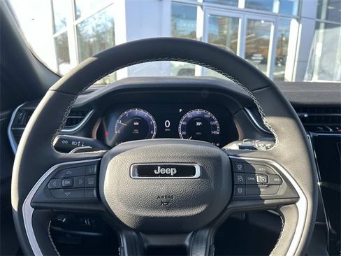 New 2025 Jeep Grand Cherokee Laredo image 8