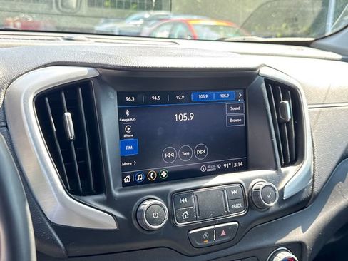 Used 2024 GMC Terrain SLT FWD image 19