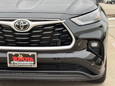 Used 2024 Toyota Highlander XLE image 8