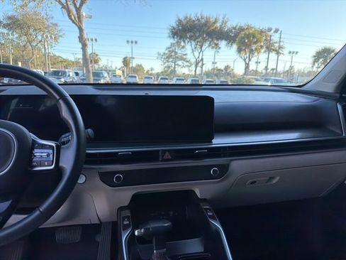 Used 2024 Kia Sorento S w/ Panoramic Sunroof Package image 10