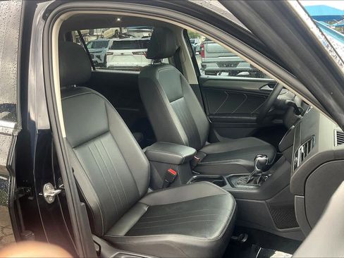 Used 2022 Volkswagen Tiguan SE image 8