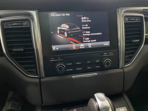 Used 2017 Porsche Macan image 35