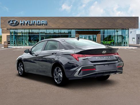 New 2026 Hyundai Elantra SEL Sport FWD image 5