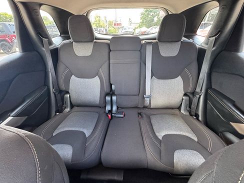 Used 2018 Jeep Cherokee Latitude w/ Altitude Package AWD/4WD image 16