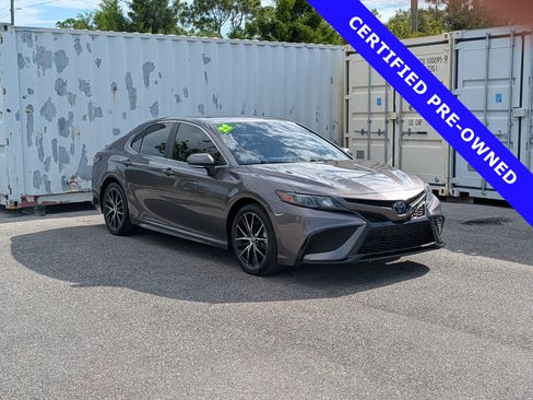 Used 2022 Toyota Camry SE FWD image 2