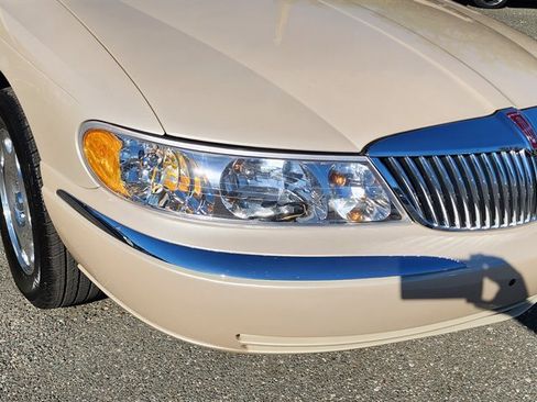 Used 2001 Lincoln Continental image 5