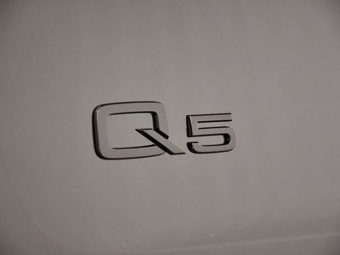 Certified 2025 Audi Q5 2.0T Premium Plus image 9