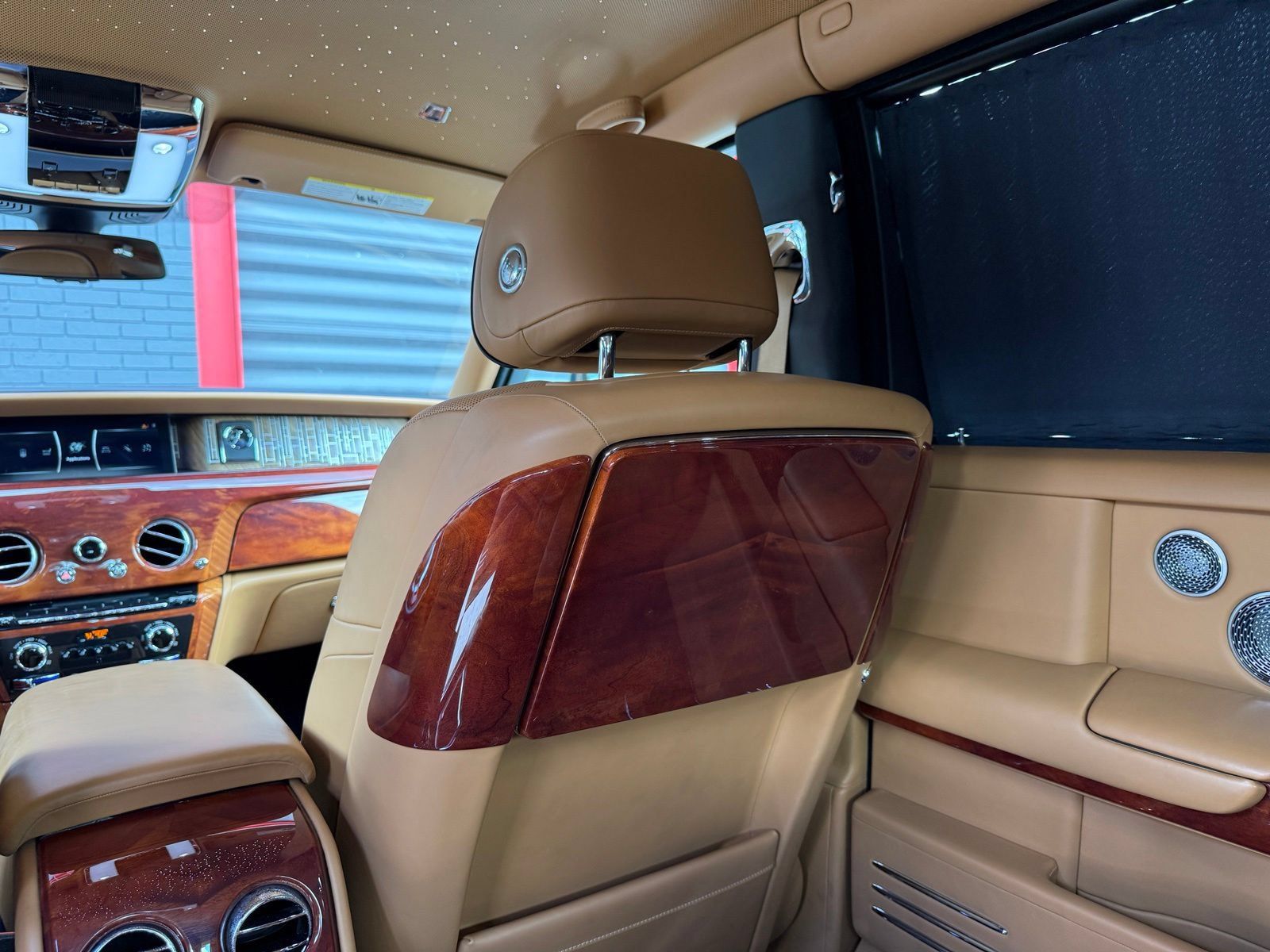 Used 2018 Rolls-Royce Phantom Extended Wheelbase RWD image 31