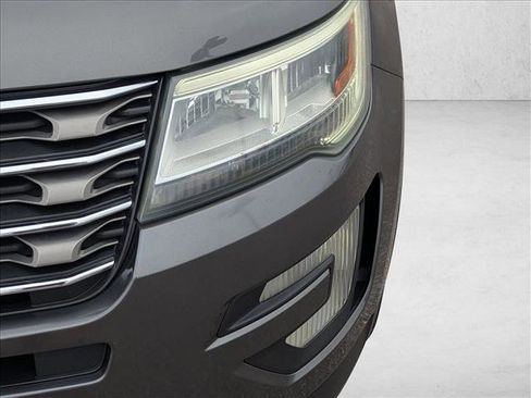 Used 2016 Ford Explorer XLT w/ Equipment Group 202A image 9
