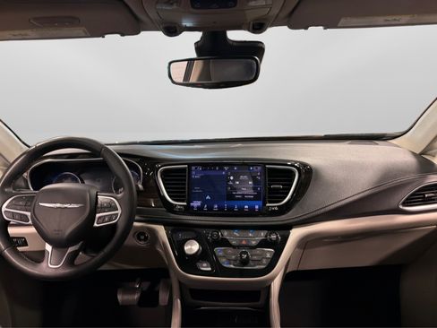 Used 2023 Chrysler Pacifica Limited FWD image 23
