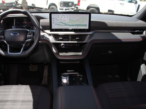 Certified 2025 Ford Explorer ST-Line AWD/4WD image 19