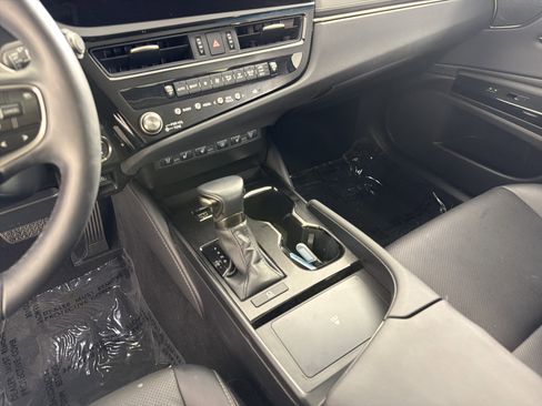 Used 2023 Lexus ES 250 w/ Accessory Package (Z1) image 28