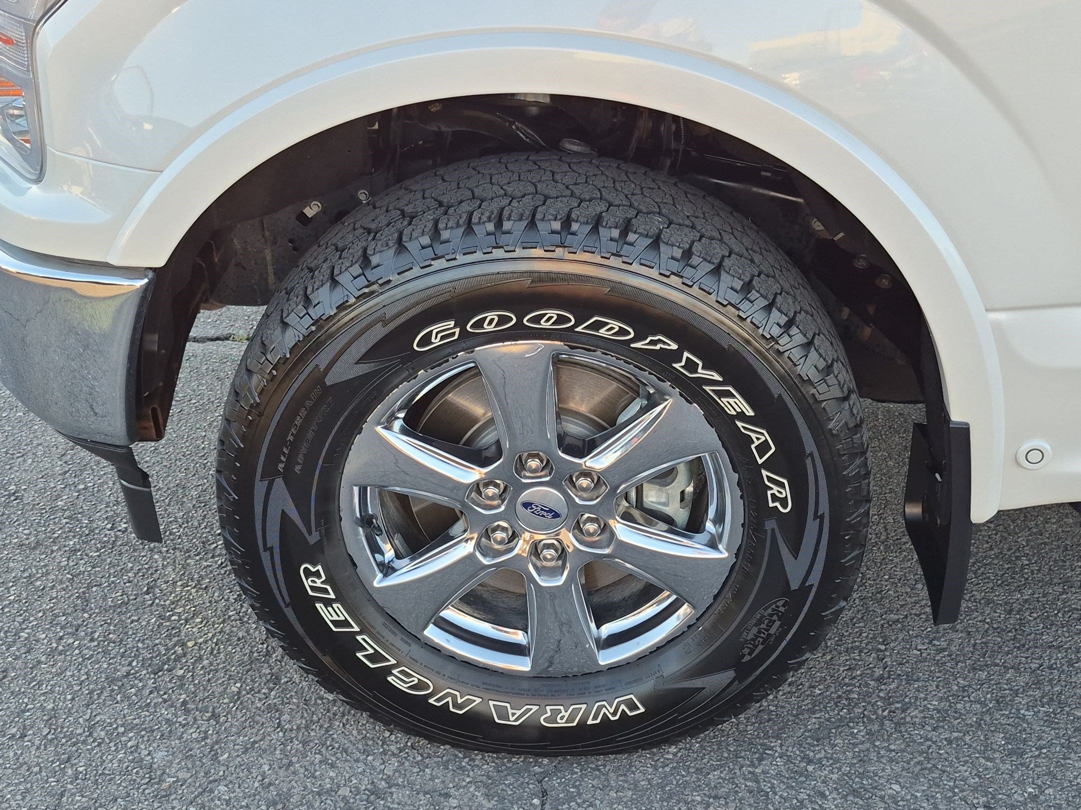 Used 2018 Ford F150 Lariat w/ Equipment Group 502A Luxury AWD/4WD image 13
