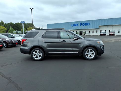 Used 2016 Ford Explorer XLT w/ Equipment Group 201A AWD/4WD image 7