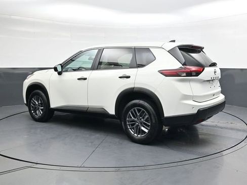 Used 2024 Nissan Rogue S image 7