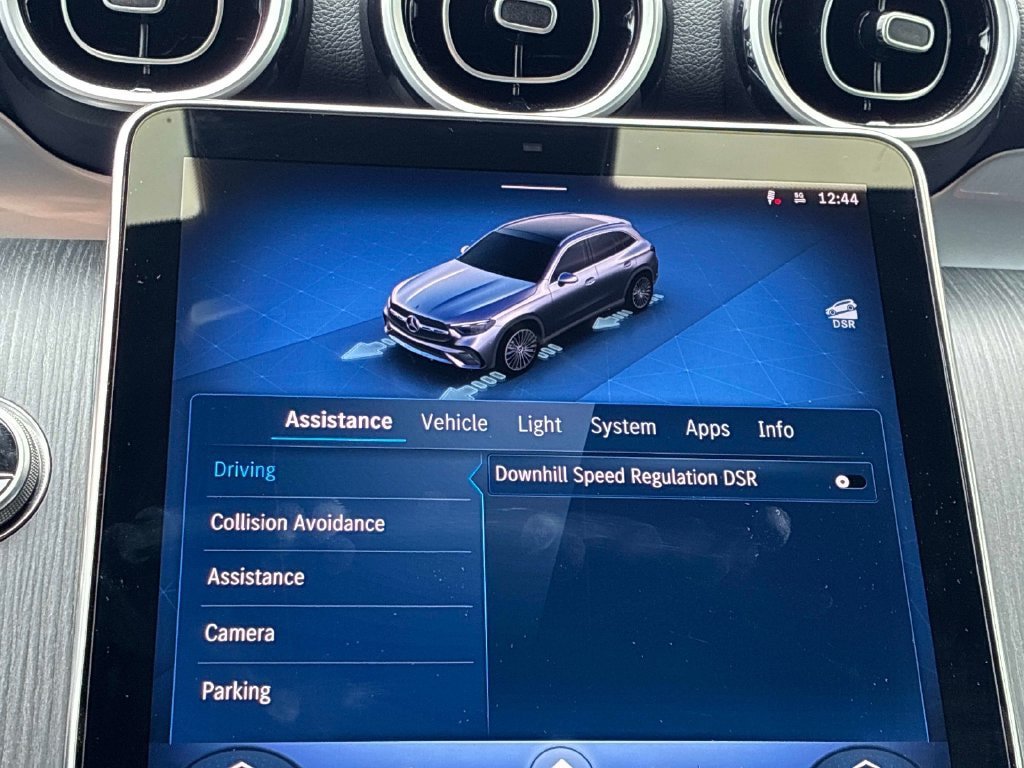 Used 2025 Mercedes-Benz GLC 300 4MATIC image 39